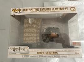 09 Harry Potter Entering Platform 9 3/4 (Moments)
