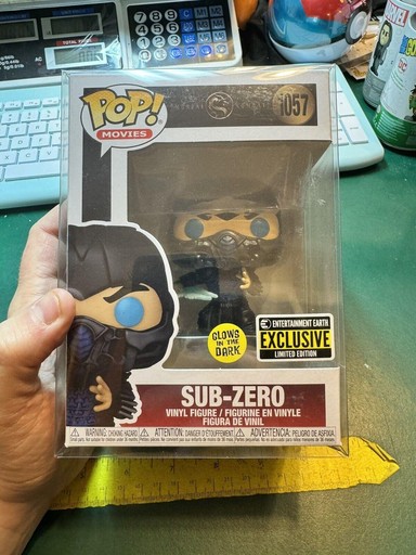 1057 Sub Zero (Glows In The Dark) (Entertainment Earth)