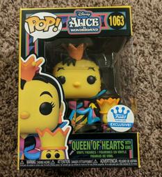 1063 Queen Of Hearts (Black Light)
