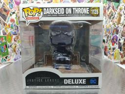 1128 Darkseid On Throne (Deluxe)