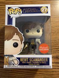 27 Newt Scamander with postcard Michael's