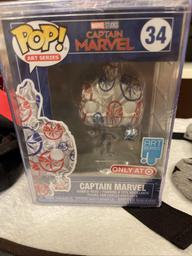34 Captain Marvel (Art Series) (Target)