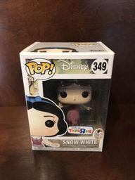 349 Snow White (Maid) (Toys R Us)