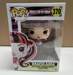 370 Draculaura