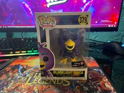379 Blacklight Chica