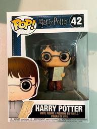 42 Harry Potter with Marauders Map