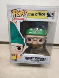 905 Dwight Schrute as Elf