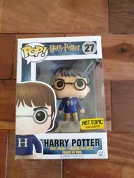 27 Harry Potter "H" Sweater